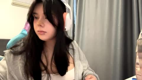 Snapshot of julianesanzo chatting on 05-26-26, 09:27 MIa online show from 05-26-26, 09:27