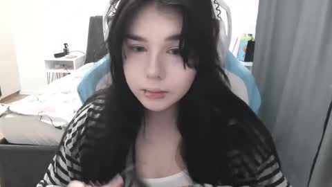 Snapshot of julianesanzo chatting on 06-02-26, 10:06 MIa online show from 06-02-26, 10:06