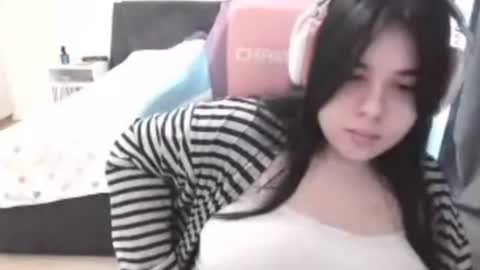 Snapshot of julianesanzo chatting on 06-30-26, 02:29 MIa online show from 06-30-26, 02:29