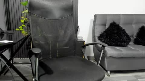 Julian online show from 02-05-25, 01:58