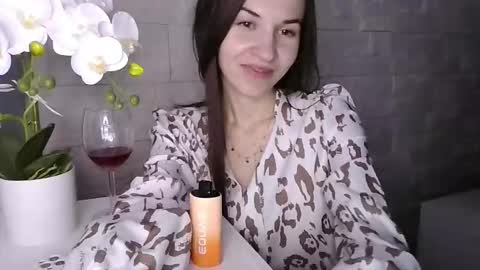 Snapshot of juliaorgasm chatting on 03-27-26, 04:51 Julia online show from 03-27-26, 04:51