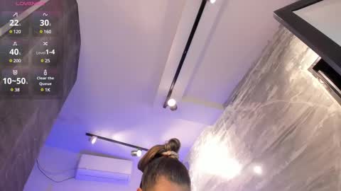 Julias online show from 02-27-25, 04:31