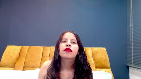 Snapshot of juliawaine chatting on 09-15-25, 04:12 Julia online show from 09-15-25, 04:12
