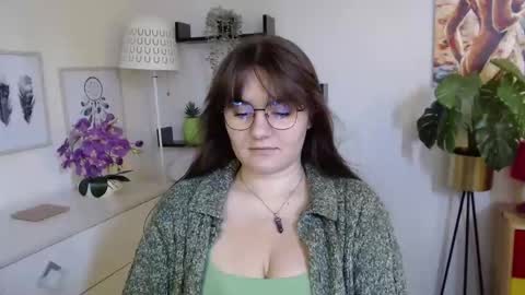 Julie online show from 09-10-25, 12:38