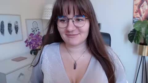 Julie online show from 09-12-25, 12:38