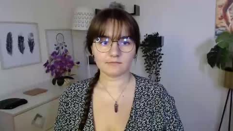 Julie online show from 09-19-25, 12:28