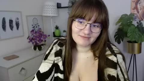 Julie online show from 10-28-25, 07:01