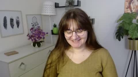 Julie online show from 11-10-25, 01:43