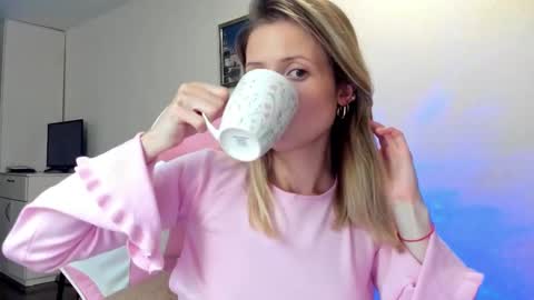 Snapshot of julie_flores chatting on 09-22-25, 04:42 Julie online show from 09-22-25, 04:42