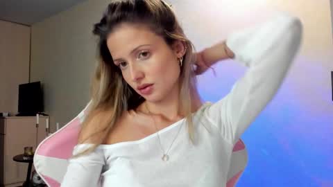 Snapshot of julie_flores chatting on 09-26-25, 05:28 Julie online show from 09-26-25, 05:28