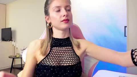 Snapshot of julie_flores chatting on 10-07-25, 04:48 Julie online show from 10-07-25, 04:48