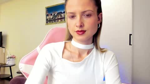 Snapshot of julie_flores chatting on 10-15-25, 03:56 Julie online show from 10-15-25, 03:56