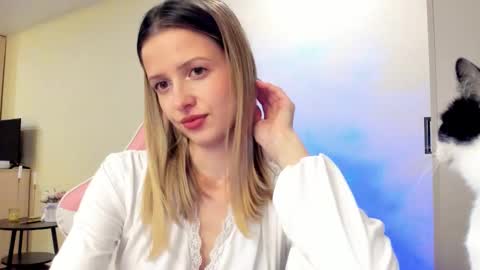 Snapshot of julie_flores chatting on 10-18-25, 03:02 Julie online show from 10-18-25, 03:02