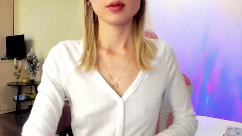 Snapshot of julie_flores chatting on 11-05-25, 04:40 Julie online show from 11-05-25, 04:40