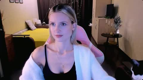 Snapshot of julie_flores chatting on 11-06-25, 03:35 Julie online show from 11-06-25, 03:35