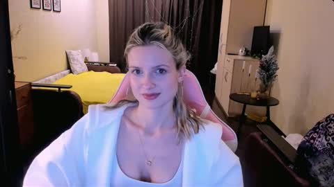 Julie online show from 11-09-25, 02:59