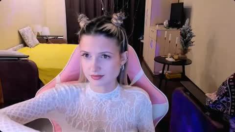 Julie online show from 12-19-25, 02:57