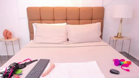 JULIE  online show from 03-09-25, 04:16