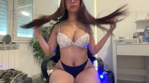 Julie online show from 05-12-26, 07:05