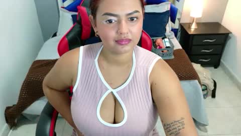 Snapshot of julieeta_castillo chatting on 04-13-26, 01:16 julieta online show from 04-13-26, 01:16