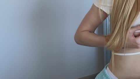 Julia online show from 02-04-25, 01:48