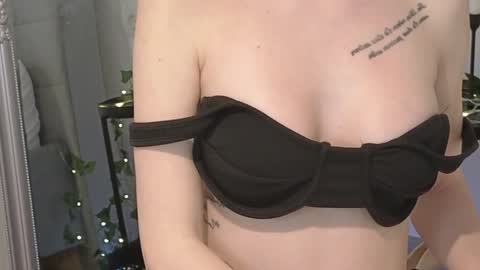 Julia online show from 02-08-25, 01:11