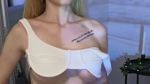 Julia online show from 02-10-25, 04:58