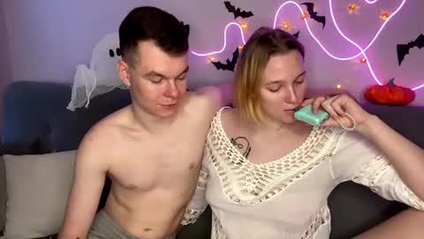 Julie and Thomas online show from 10-31-25, 08:04