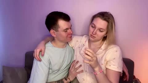 Julie and Thomas online show from 03-19-26, 07:01