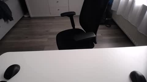 julienneedyou online show from 05-05-26, 08:11