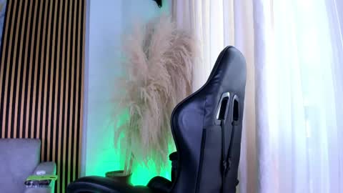 Julien online show from 05-06-26, 12:43