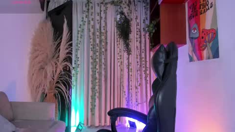 Julien online show from 05-12-26, 11:18