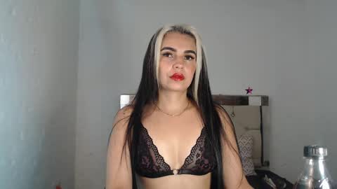 Snapshot of julieta__fox_ chatting on 01-12-25, 03:17 julieta__fox_ online show from 01-12-25, 03:17
