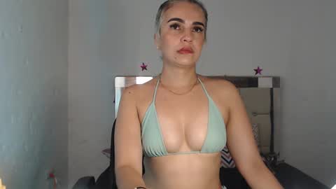 Snapshot of julieta__fox_ chatting on 01-13-25, 07:00 julieta__fox_ online show from 01-13-25, 07:00