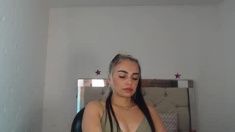 Snapshot of julieta__fox_ chatting on 01-14-25, 06:13 julieta__fox_ online show from 01-14-25, 06:13