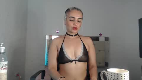 Snapshot of julieta__fox_ chatting on 01-17-25, 04:28 julieta__fox_ online show from 01-17-25, 04:28