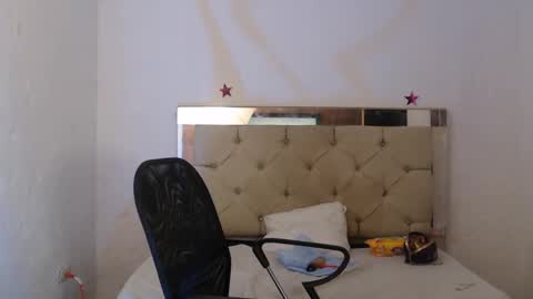 Snapshot of julieta__fox_ chatting on 02-04-25, 06:04 julieta__fox_ online show from 02-04-25, 06:04