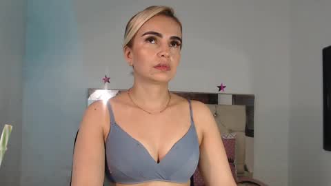 Snapshot of julieta__fox_ chatting on 03-08-25, 02:12 julieta__fox_ online show from 03-08-25, 02:12