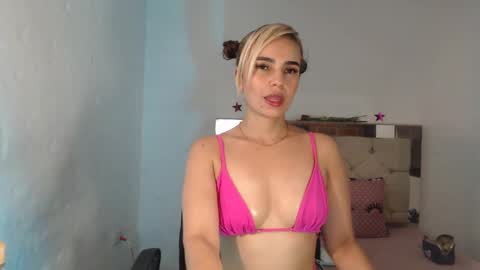 Snapshot of julieta__fox_ chatting on 03-10-25, 12:51 julieta__fox_ online show from 03-10-25, 12:51