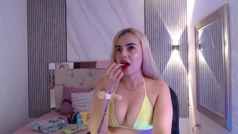 Snapshot of julieta__fox_ chatting on 02-20-26, 02:30 julieta__fox_ online show from 02-20-26, 02:30