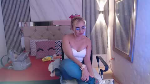 Snapshot of julieta__fox_ chatting on 03-09-26, 02:15 julieta__fox_ online show from 03-09-26, 02:15