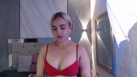 julieta__fox_ online show from 05-02-26, 07:41