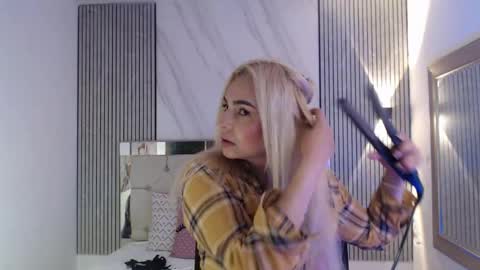 julieta__fox_ online show from 06-08-26, 03:56