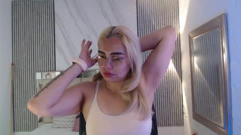julieta__fox_ online show from 06-09-26, 03:23