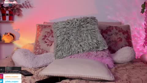 Snapshot of julieta_cooper20 chatting on 01-22-25, 06:42 Juli online show from 01-22-25, 06:42