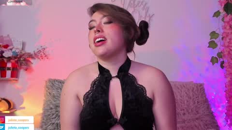 Snapshot of julieta_cooper20 chatting on 01-26-25, 03:06 Juli online show from 01-26-25, 03:06