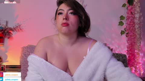 Snapshot of julieta_cooper20 chatting on 01-27-25, 03:37 Juli online show from 01-27-25, 03:37