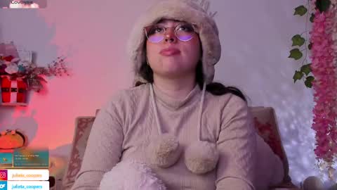 Snapshot of julieta_cooper20 chatting on 02-11-25, 04:01 Juli online show from 02-11-25, 04:01