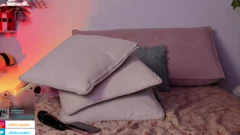 Snapshot of julieta_cooper20 chatting on 02-18-25, 07:21 Juli online show from 02-18-25, 07:21