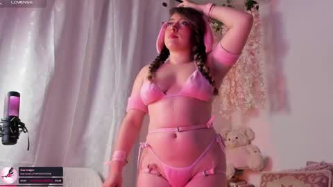 Snapshot of julieta_cooper20 chatting on 03-08-25, 03:50 Juli online show from 03-08-25, 03:50